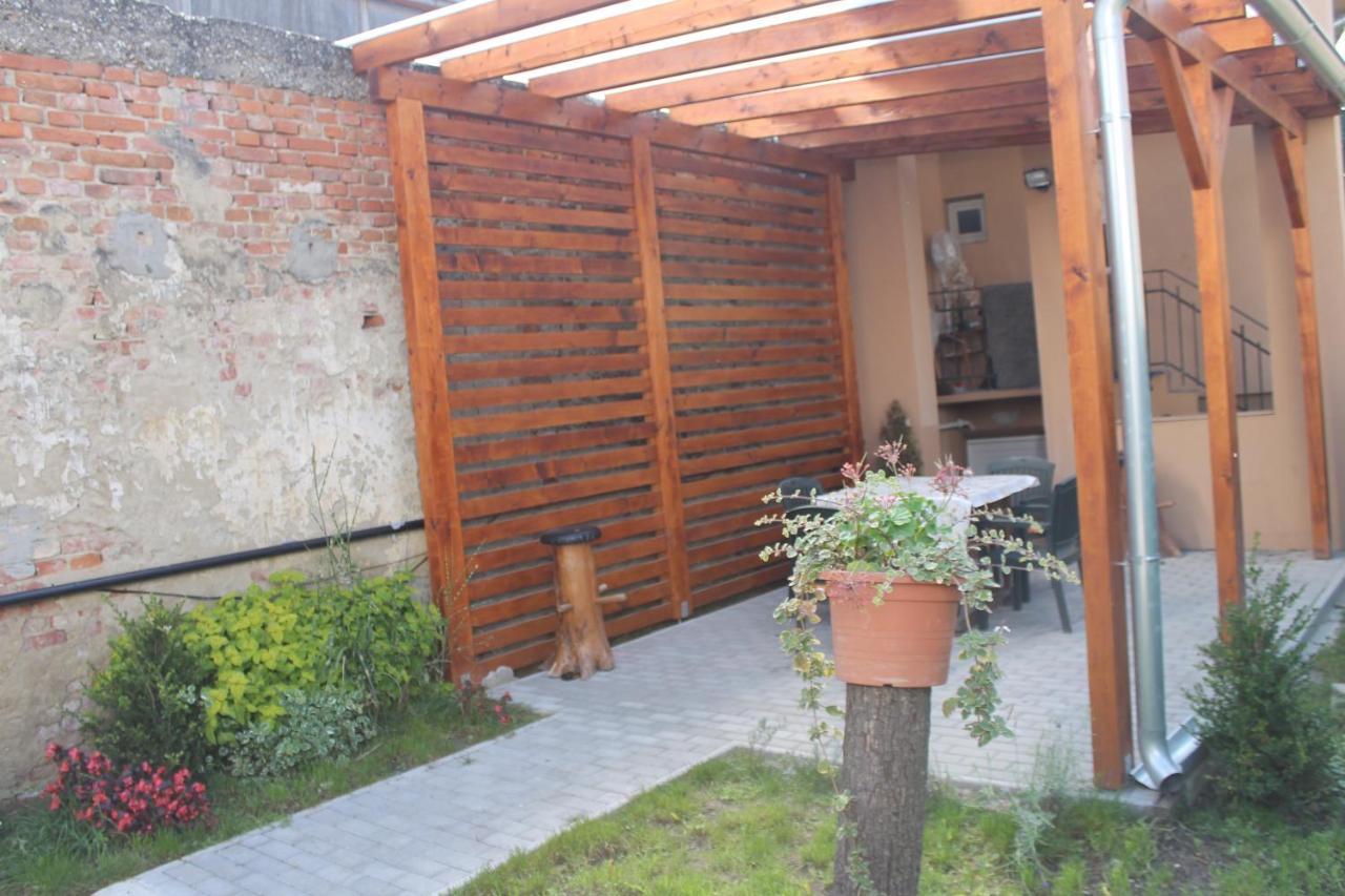 Suterenovy Apartman V Centre Piest'any Dış mekan fotoğraf